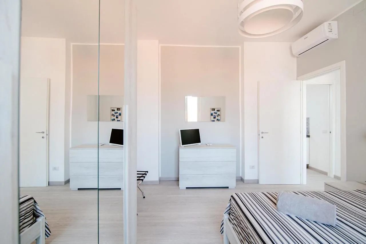 Bright Home - The House Of Travelers Como Apartamento