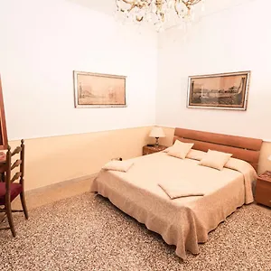 https://appartamento-alla-fenice-venice.hotelslidodijesolo.com