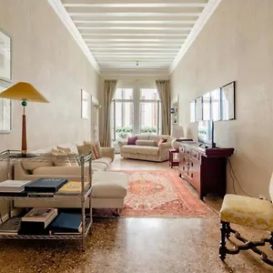 https://venezia-san-samuele.hotelslidodijesolo.com