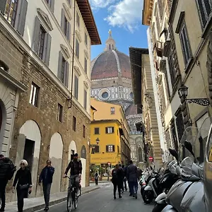 https://leonardo-suites.it-tuscanyhotel.com