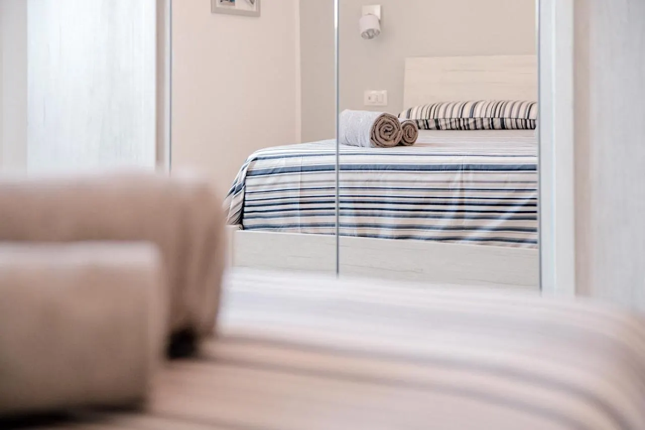 Apartment Bright Home - The House Of Travelers Como Italy