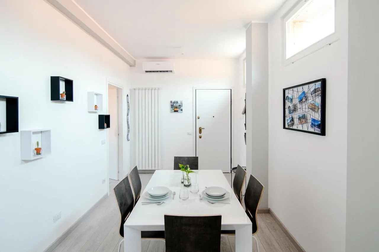 Bright Home - The House Of Travelers Como Apartment
