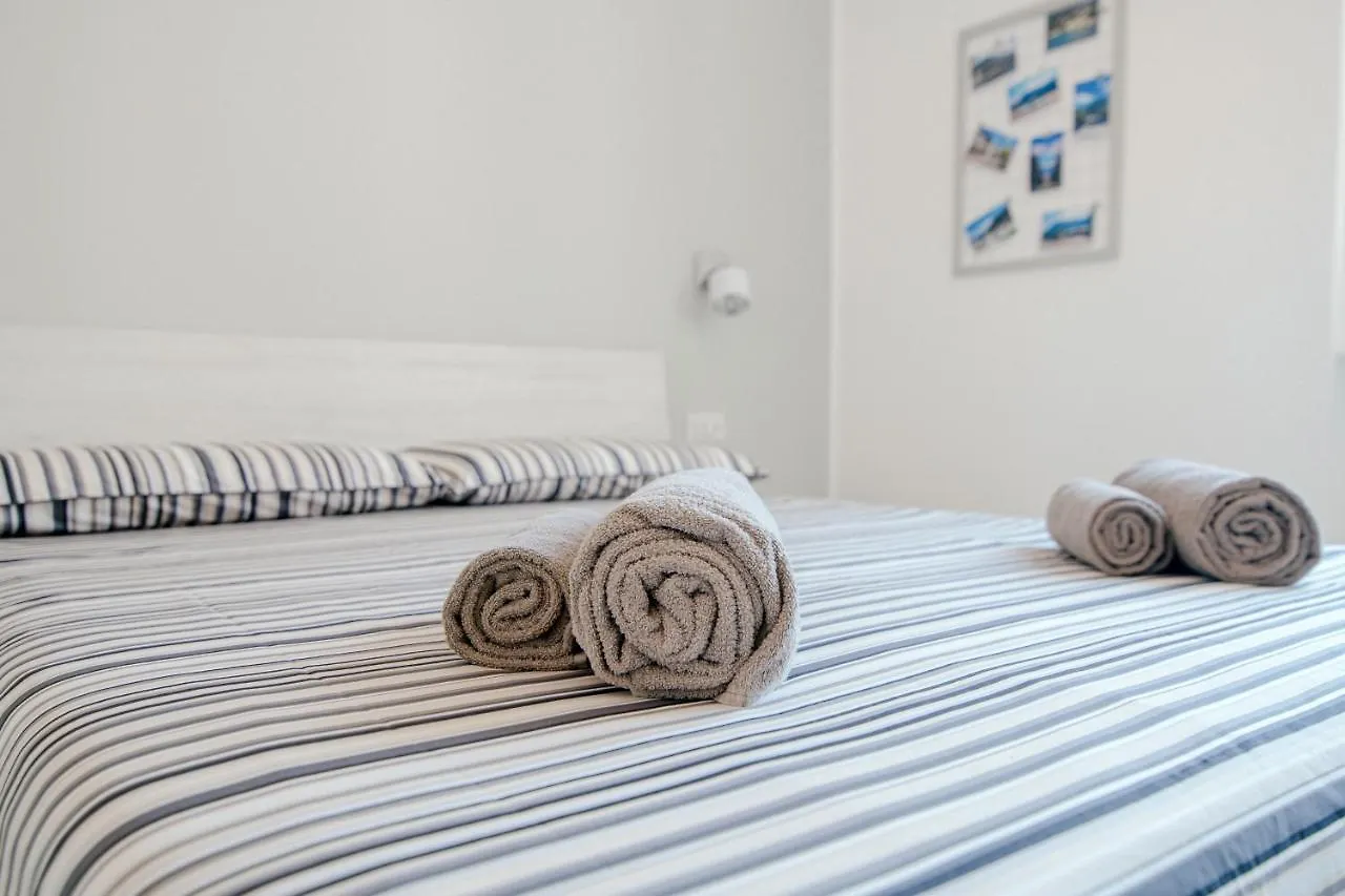 Apartment Bright Home - The House Of Travelers Como