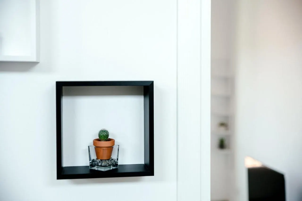 Apartment Bright Home - The House Of Travelers Como