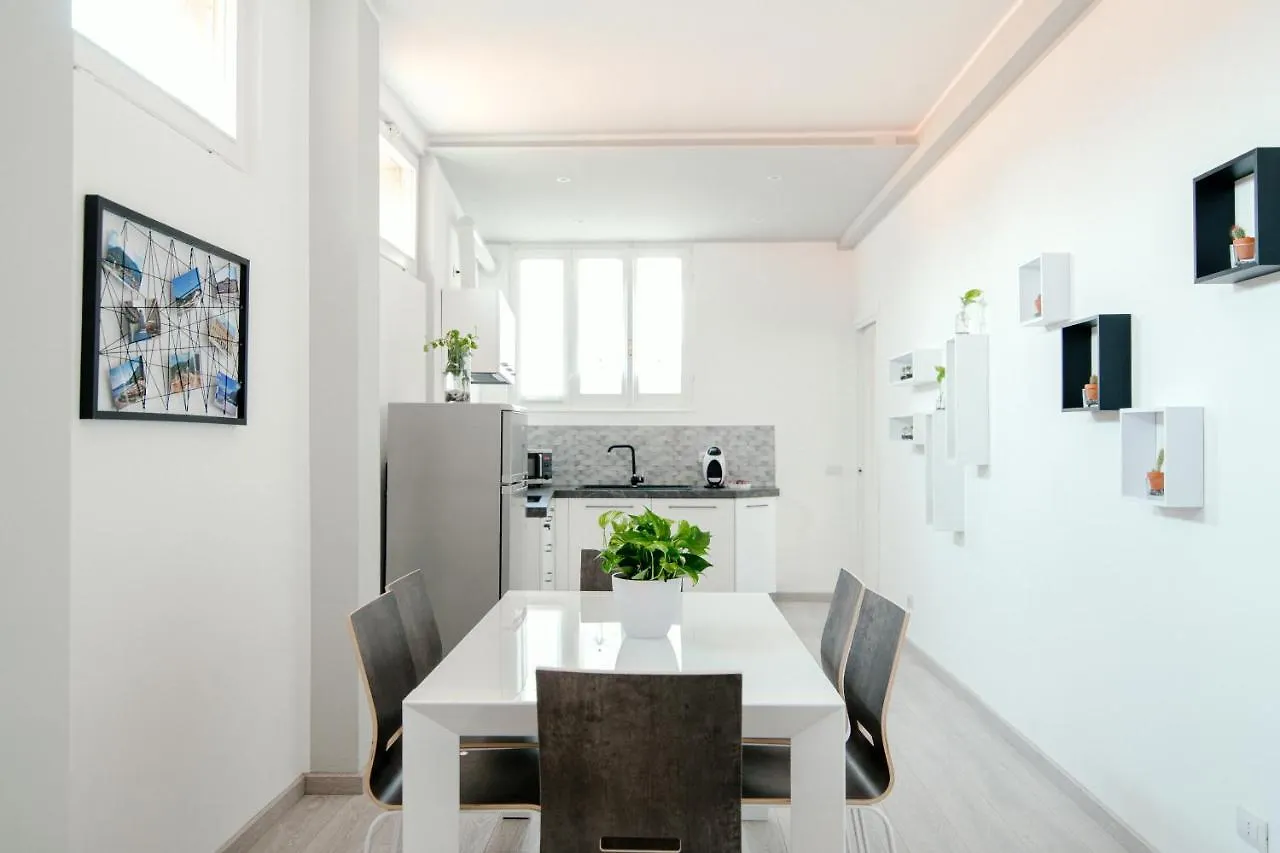 Bright Home - The House Of Travelers Como 0*,