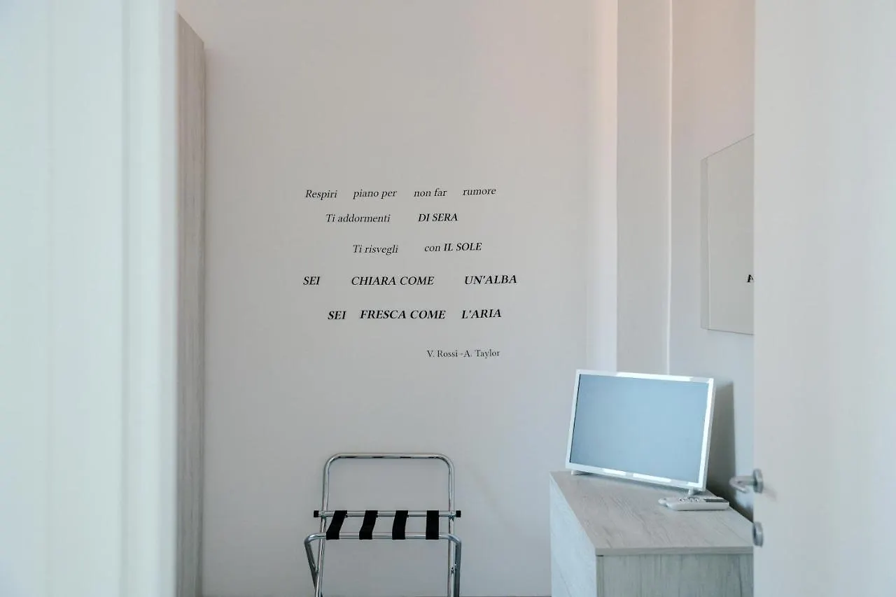 Apartment Bright Home - The House Of Travelers Como Italy