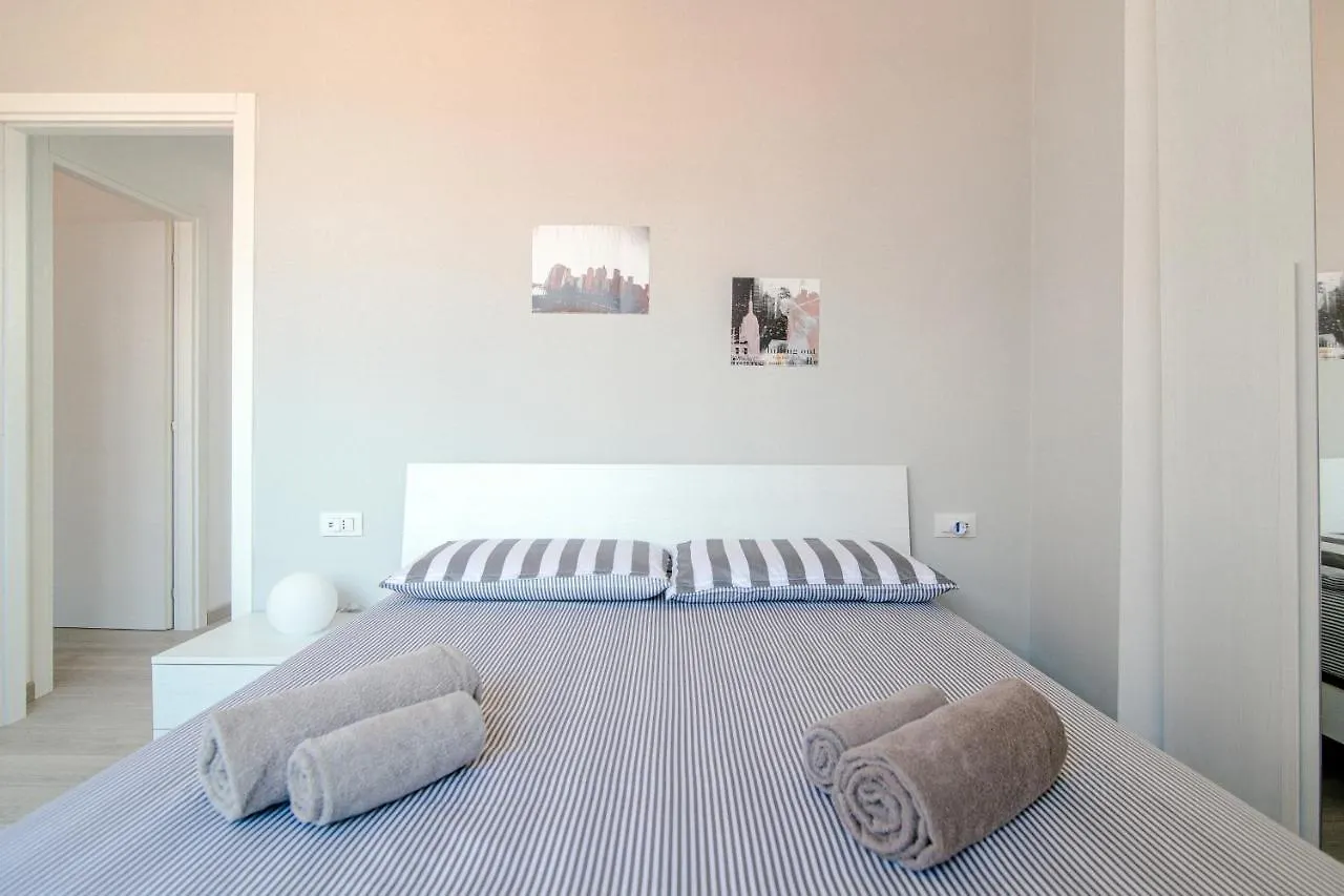 Bright Home - The House Of Travelers Como Apartment